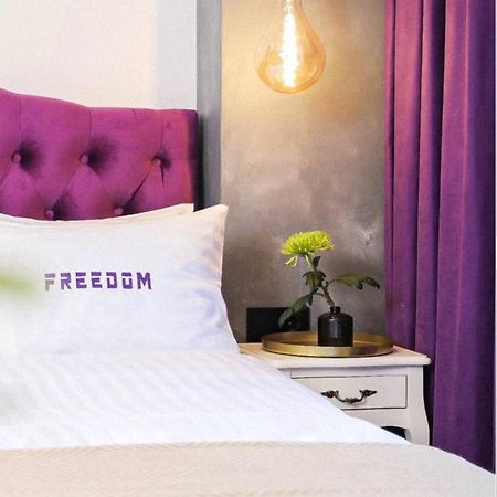 Freedom Apartments In City Center Kiev Exterior foto